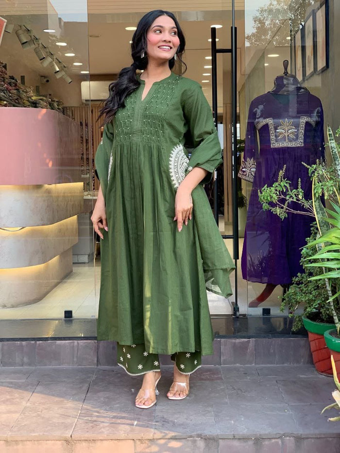 Green kurta set front view with dupatta