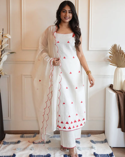In this design you will see sleeveless kurta and elegant embroidery work
